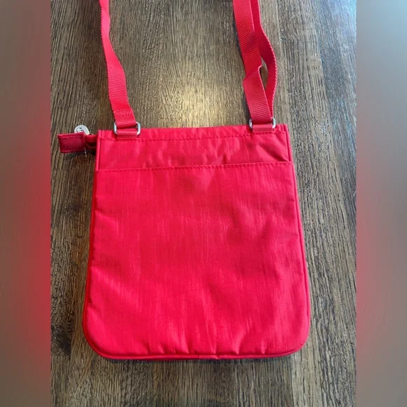 NWOT Red Baggallini Crossbody Bag Statement Purse - Picture 4 of 6